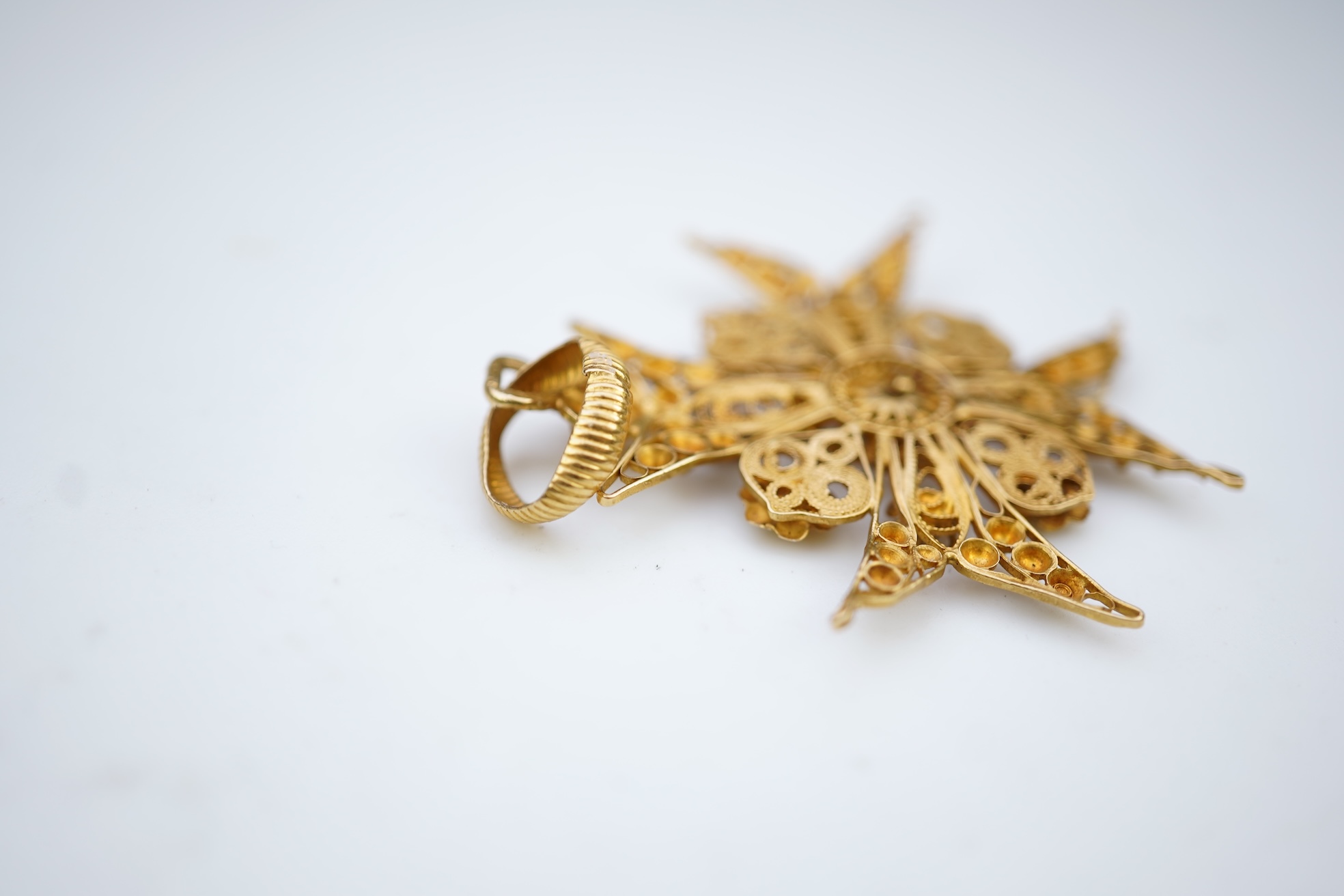 A Victorian gold pendant, 1830s